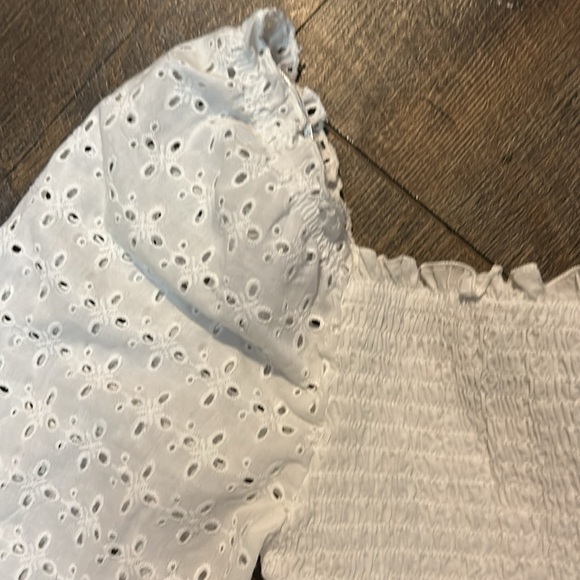 Love Tree Smocked Top‎ with Eyelet Sleeves New Size Small White 100% Cotton - Picture 4 of 7